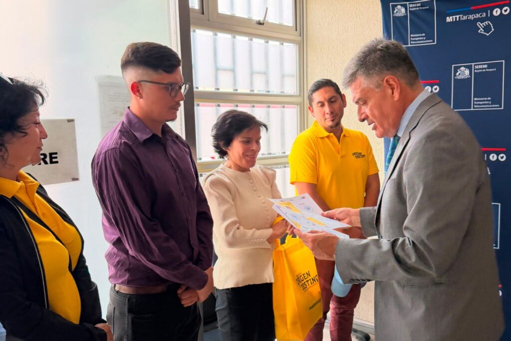 Entrega credenciales a encuestadores